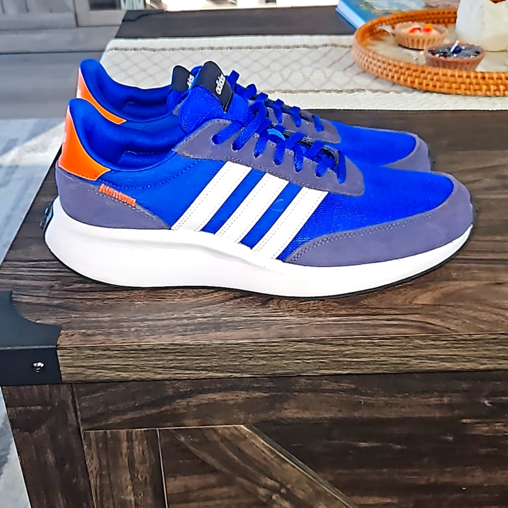 Adidas Run 70's vintage style running sneakers NWOT mens size 10.5